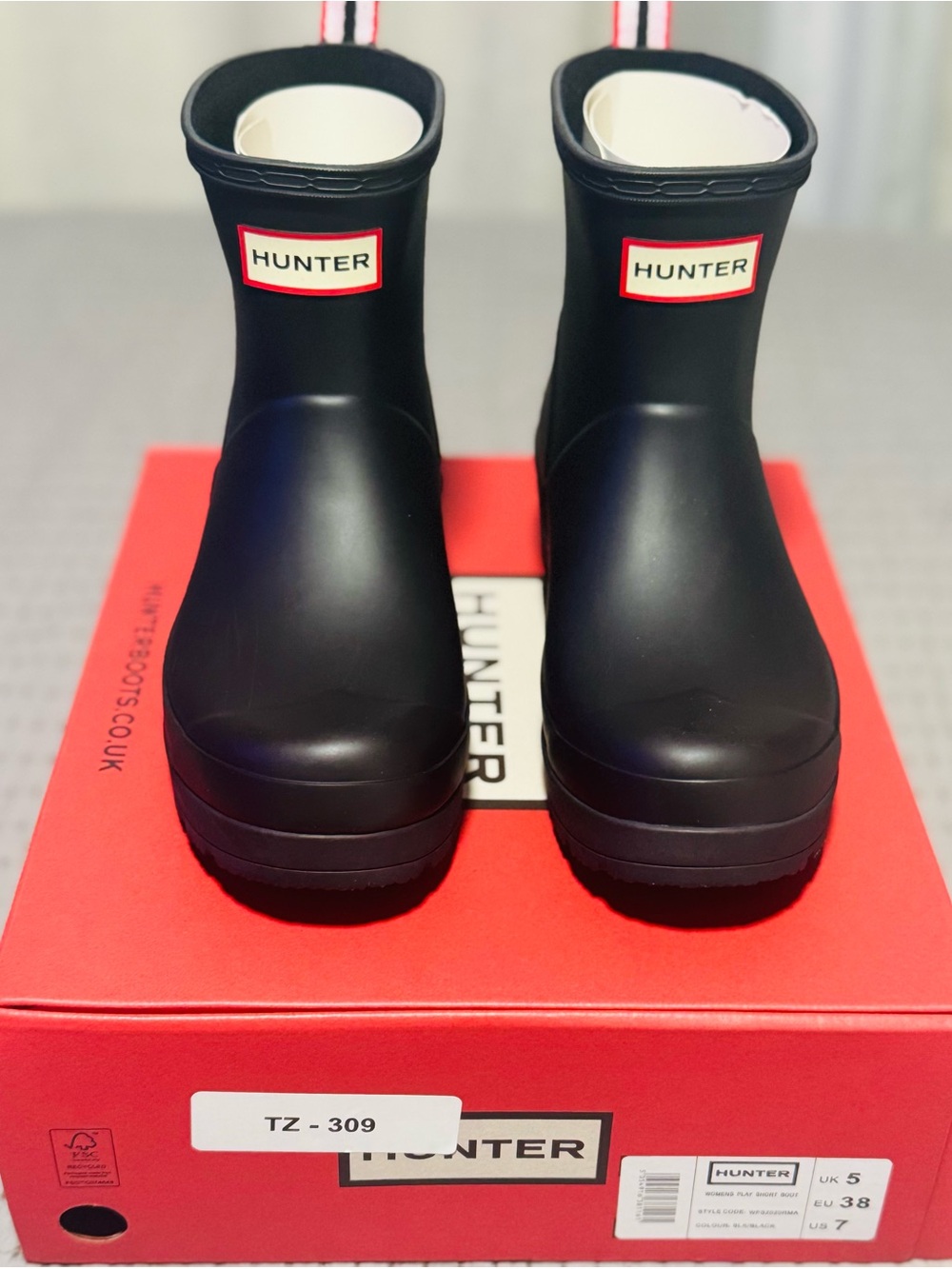Hunter Women’s Play Short Rain Boot, Black, Size 7, New with Box